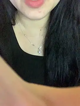 Snapshot of Hanni_22 chatting on November 2025 04:19:02 PM Hanni 22 online show from November 2025 04:19:02 PM