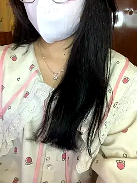 Snapshot of Hanni_22 chatting on November 2025 04:09:01 PM Hanni 22 online show from November 2025 04:09:01 PM