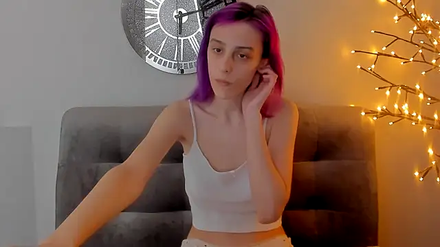 MiilaGlow online show from March 2026 02:12:02 PM