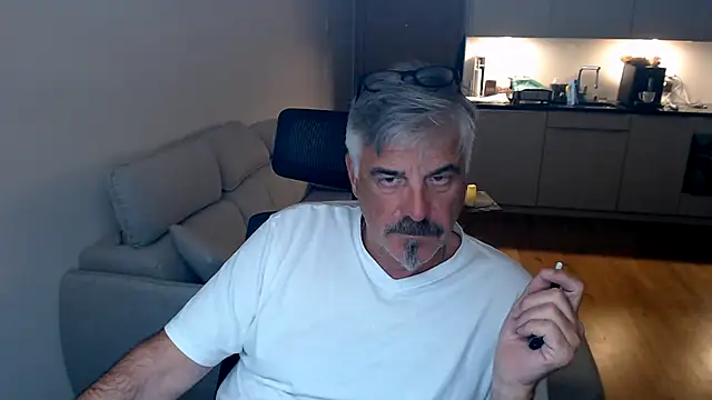 Buidapest online show from January 2026 06:33:01 PM