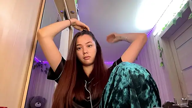 Snapshot of CutieSlim chatting on December 2025 06:08:02 AM CutieSlim online show from December 2025 06:08:02 AM