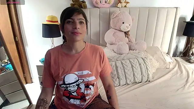 Emyii  online show from April 2026 11:32:01 PM