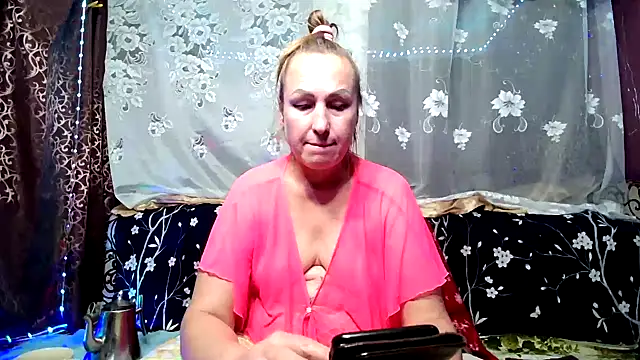 Kissingyouu online show from December 2025 06:48:01 PM