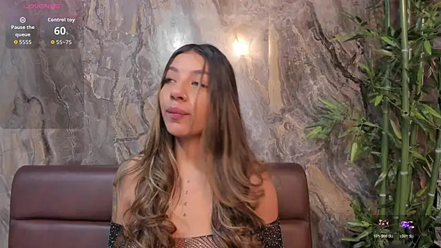 Aria Moretti  online show from November 2025 11:21:02 AM