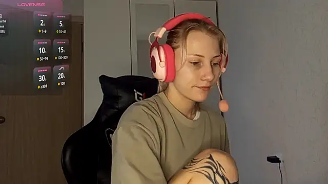 Snapshot of FoxySable chatting on November 2025 08:14:02 AM FoxySable online show from November 2025 08:14:02 AM