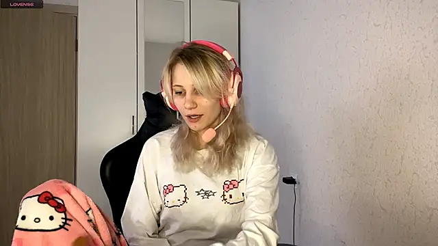 Snapshot of FoxySable chatting on November 2025 09:35:01 AM FoxySable online show from November 2025 09:35:01 AM