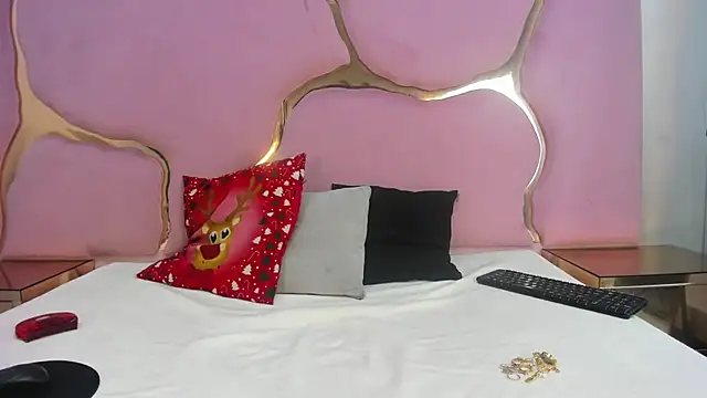 Aisha Leenss online show from December 2025 01:59:02 PM