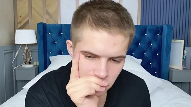 Snapshot of Piter_Ward chatting on November 2025 11:04:01 PM Piter Ward online show from November 2025 11:04:01 PM