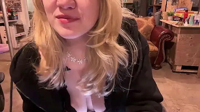 chaton blanche online show from March 2026 12:02:01 AM