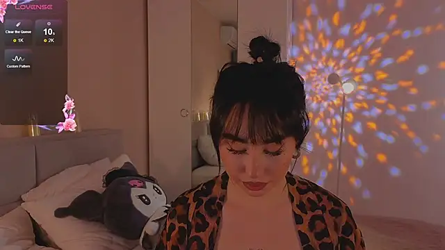 Lia May online show from November 2025 02:11:01 AM