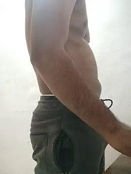 Snapshot of BhonduBaby chatting on November 2025 06:08:01 PM BhonduBaby online show from November 2025 06:08:01 PM