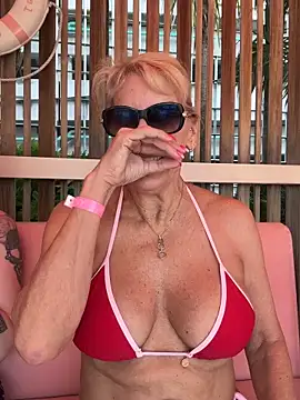 Snapshot of FitCougar chatting on May 2026 01:52:02 PM FitCougar online show from May 2026 01:52:02 PM