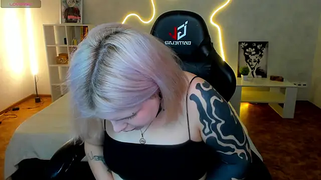 shadow  purrr online show from December 2025 01:32:01 AM