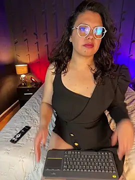 Snapshot of _DanyDaniels_ chatting on November 2025 08:18:01 PM DanyDaniels online show from November 2025 08:18:01 PM