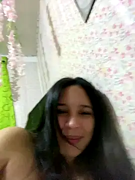 Snapshot of Esmerald_1111 chatting on November 2025 01:33:02 PM Esmerald 1111 online show from November 2025 01:33:02 PM