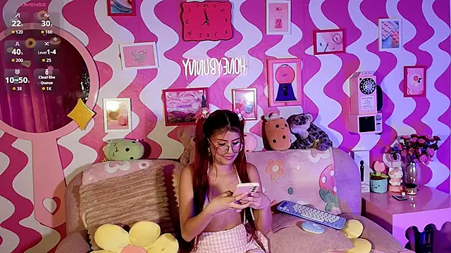 Snapshot of the_girl_with_the_red_hai chatting on November 2025 02:10:01 AM the girl with the red hai online show from November 2025 02:10:01 AM