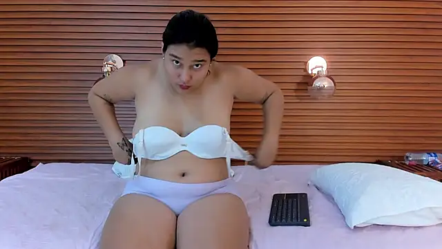 nathaly matheo online show from December 2025 01:19:01 PM