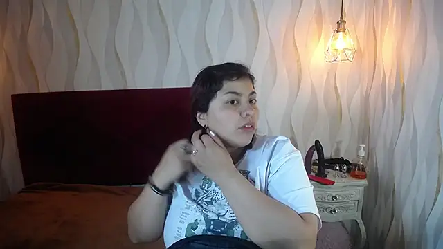 danna garza online show from November 2025 05:44:01 AM