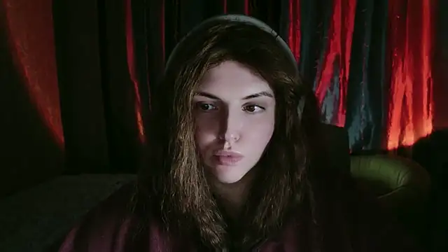 Snapshot of DaraSecret chatting on November 2025 04:18:02 PM DaraSecret online show from November 2025 04:18:02 PM