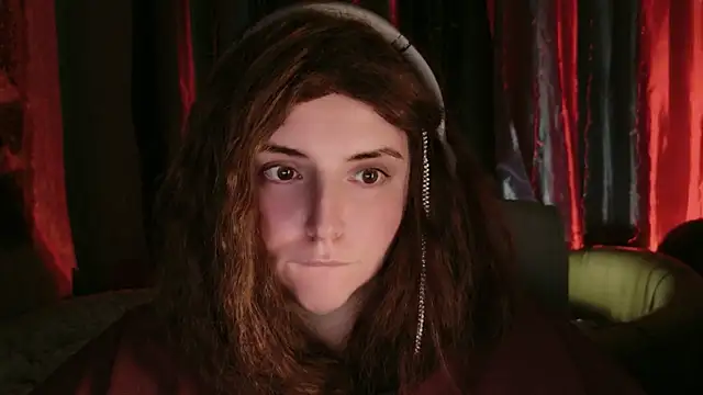 Snapshot of DaraSecret chatting on December 2025 09:20:02 PM DaraSecret online show from December 2025 09:20:02 PM