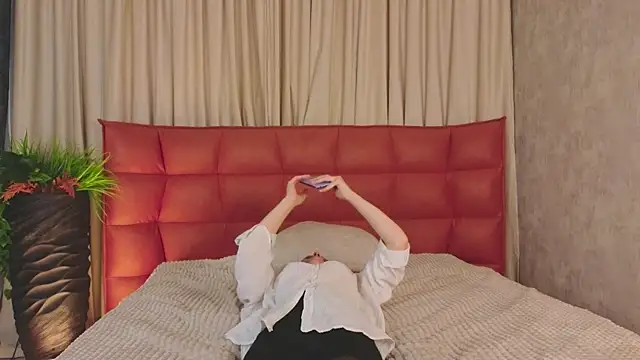 VelvetNyxen online show from December 2025 02:24:01 PM