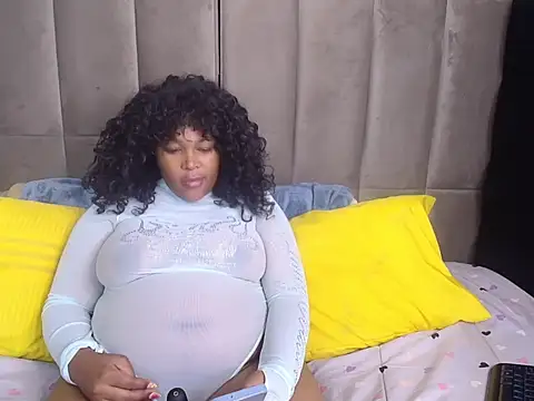 Olivia Moore  online show from November 2025 11:21:02 AM