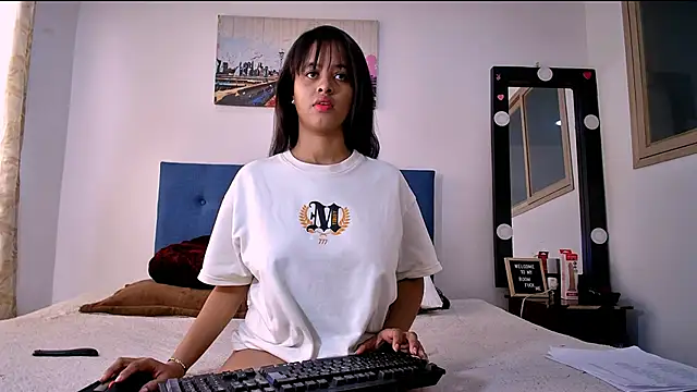 Snapshot of Shara_Soul chatting on November 2025 02:42:01 PM Shara Soul online show from November 2025 02:42:01 PM