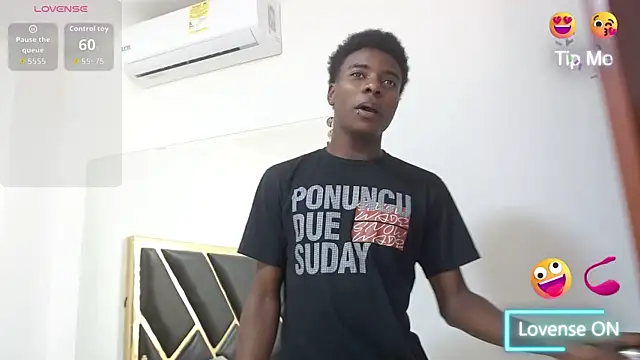 NoahJhonson69 online show from April 2026 11:33:01 AM