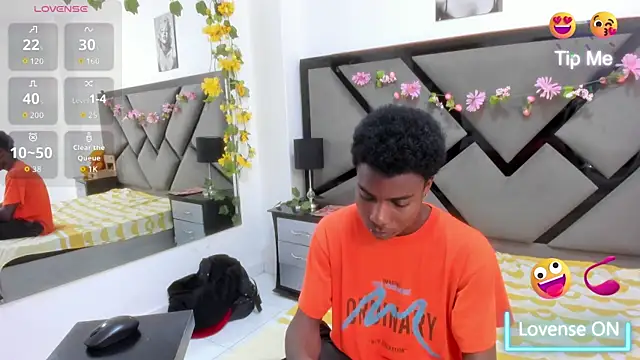 NoahJhonson69 online show from April 2026 12:10:01 PM