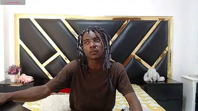 NoahJhonson69 online show from May 2026 11:29:01 AM