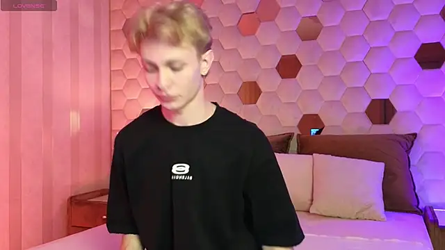 Snapshot of Even_Vrot chatting on November 2025 08:00:01 PM Even Vrot online show from November 2025 08:00:01 PM