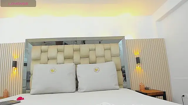 nicolee jonnes online show from November 2025 04:00:02 AM