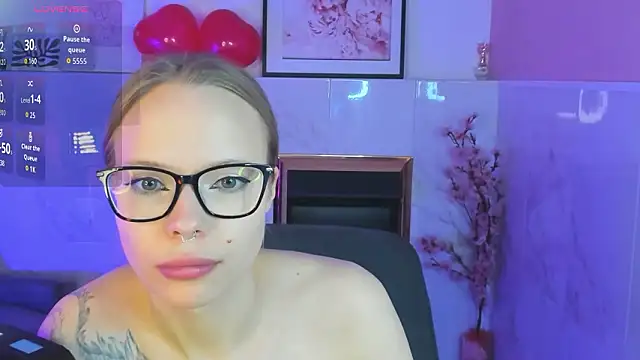 lucy loy online show from February 2026 03:32:02 AM