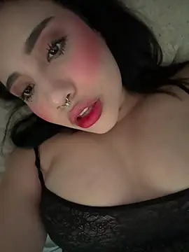 Snapshot of emy_eviee chatting on April 2026 03:21:01 PM emy eviee online show from April 2026 03:21:01 PM