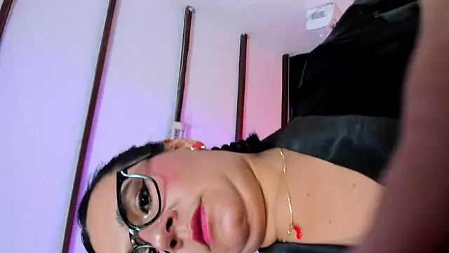 Snapshot of Sienarosewood chatting on July 2026 03:45:01 AM Sienarosewood online show from July 2026 03:45:01 AM
