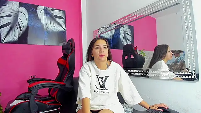 MiaAndTeylor online show from December 2025 08:19:01 AM