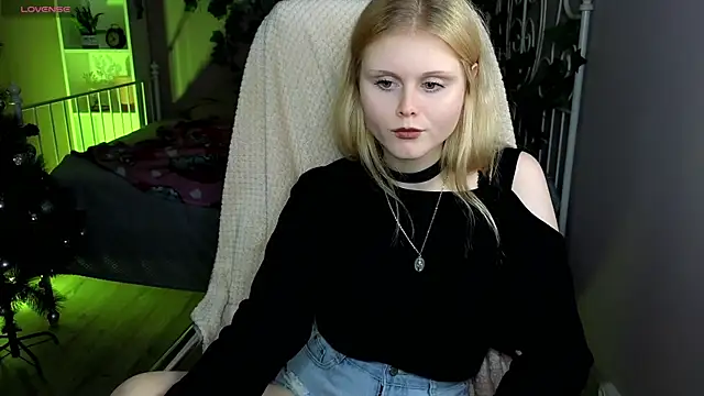 AnoraAmore online show from December 2025 09:08:01 PM