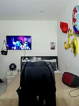 hot-shaved-baby online show from November 2025 07:12:01 PM