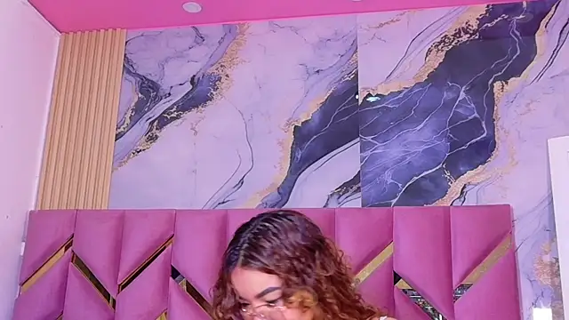 Snapshot of cutiecurvyForeign chatting on November 2025 06:03:01 AM cutiecurvyForeign online show from November 2025 06:03:01 AM