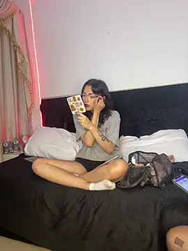 Snapshot of Alice_Dark21 chatting on November 2025 03:52:01 AM Alice Dark21 online show from November 2025 03:52:01 AM