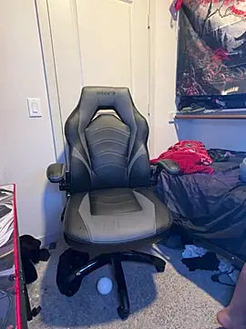 Snapshot of youngstarblc chatting on March 2026 12:28:01 AM youngstarblc online show from March 2026 12:28:01 AM