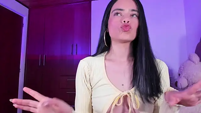 Snapshot of BelleVaal chatting on November 2025 03:39:02 AM BelleVaal online show from November 2025 03:39:02 AM