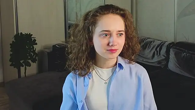 CuteLunette online show from December 2025 01:20:01 PM