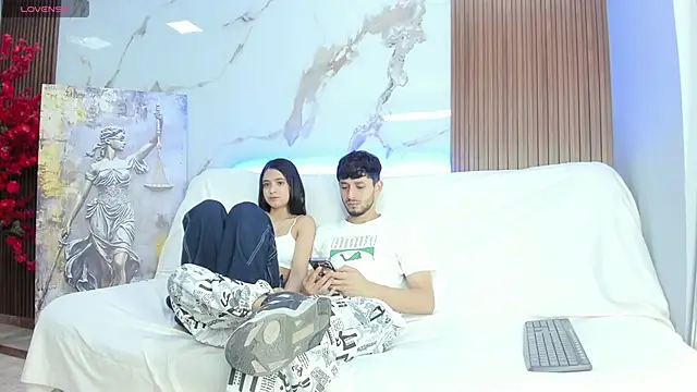 Snapshot of dracke_and_zara chatting on June 2026 12:33:01 PM dracke and zara online show from June 2026 12:33:01 PM