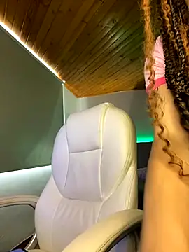 Snapshot of Emma_pink18 chatting on November 2025 02:50:02 PM Emma pink18 online show from November 2025 02:50:02 PM