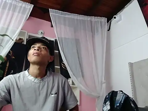 Snapshot of crissex3 chatting on March 2026 01:15:01 PM crissex3 online show from March 2026 01:15:01 PM