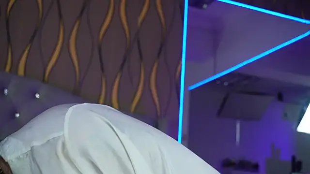 lovely sophia  online show from November 2025 06:02:01 AM