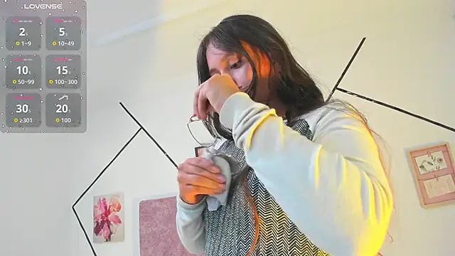 Julieta Lein  online show from December 2025 10:40:02 PM