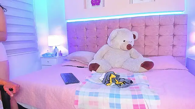 Katy Gomez  online show from November 2025 12:20:01 PM