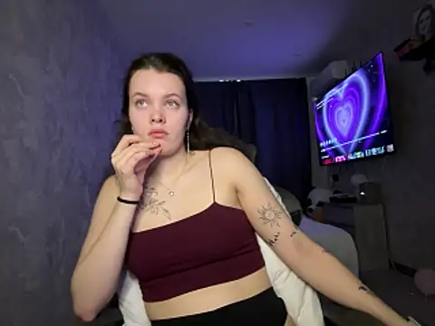 Teresa Yung online show from November 2025 08:35:01 AM